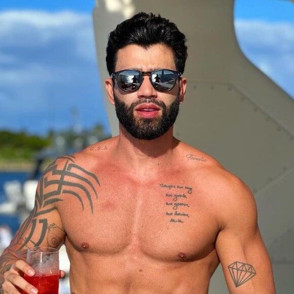 Gusttavo Lima expulsou uma espectadora de seu show após ser atingido por água três vezes