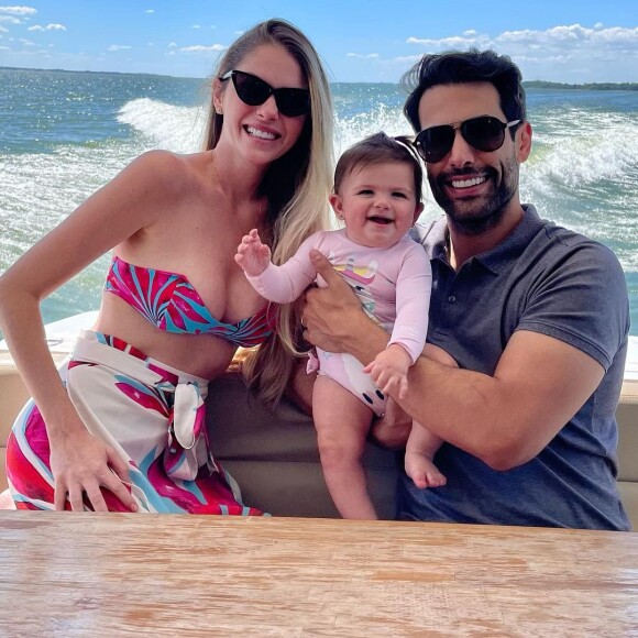 Bárbara Evan comentou boatos de ter dado o golpe da barriga no pai de sua filha