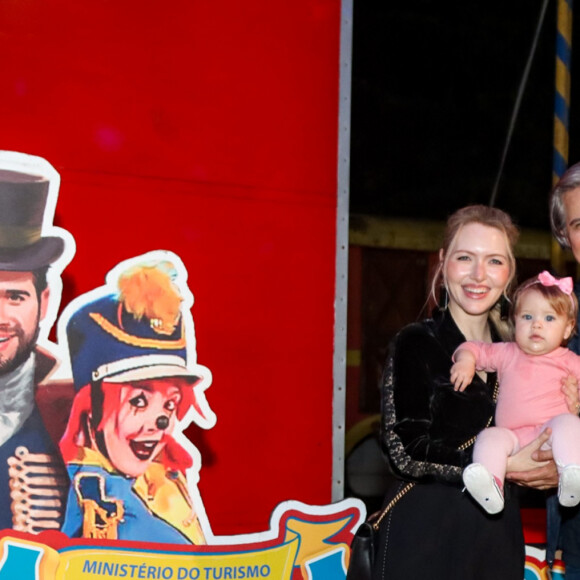 Filha de Edson Celulari e Karin Roepke, Chiara tem 10 meses