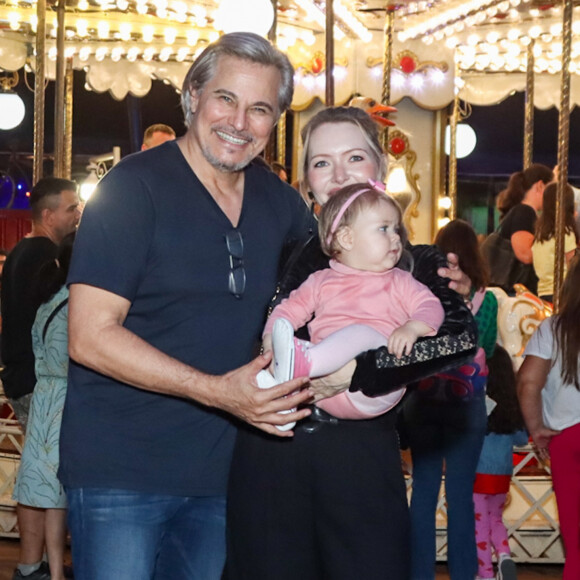 Filha de Edson Celulari e Karin Roepke, Chiara foi ao circo com os pais na Zona Sul do Rio de Janeiro