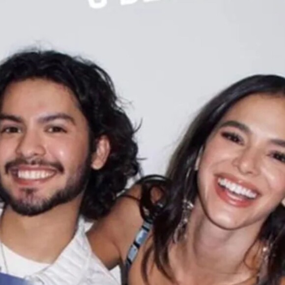 Bruna Marquezine e Xolo Maridueña passaram Ano Novo em destino romântico