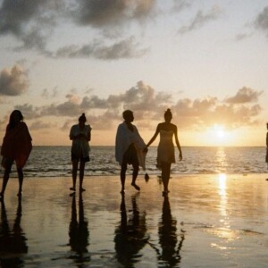 Bruna Marquezine e Xolo Maridueña já fizeram diversas viagens juntos desde então