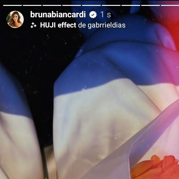 Bruna Biancardi ganhou uma flor de Neymar