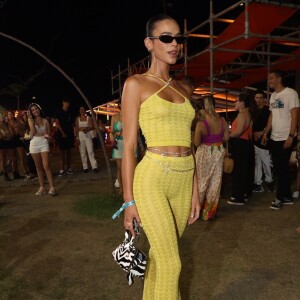 Bruna Marquezine também apostou em uma bolsa animal print