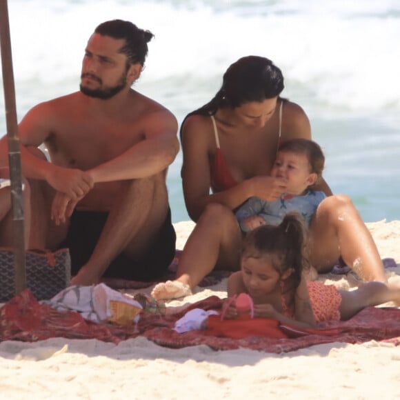 Yanna Lavigne estava acompanhada pelas filhas e pelo marido