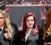 Filhas gêmeas de Lisa Marie Presley tomaram decisão após a morte da mãe