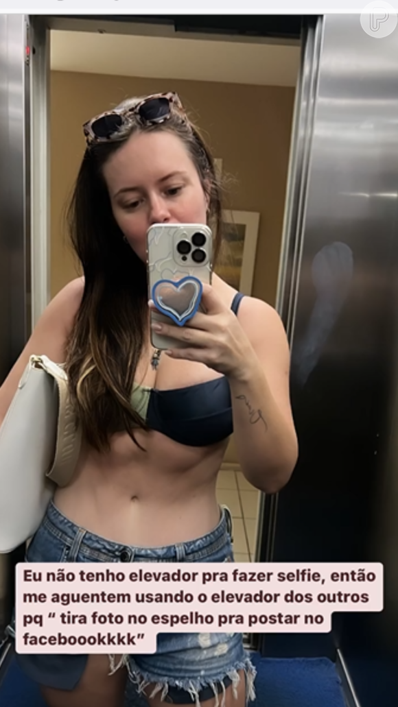Mariana Bridi exibiu a barriga chapada em selfie no elevador