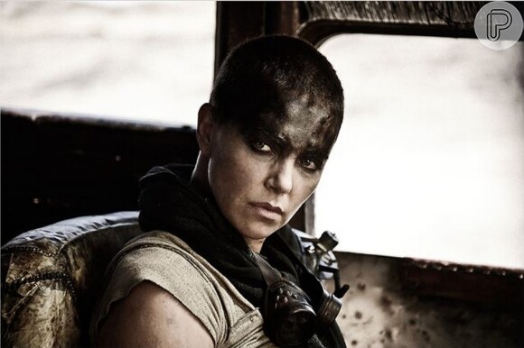 Charlize Theron raspou o cabelo para interpretar a Imperatriz Furiosa em 'Mad Max: Estrada da Fúria'