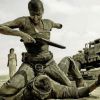 Charlize Theron aparece sem braço em foto do filme 'Mad Max: Estrada da Fúria'