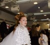 Marina Ruy Barbosa desfila com vestido de noiva na Semana de Alta Costura de Paris
