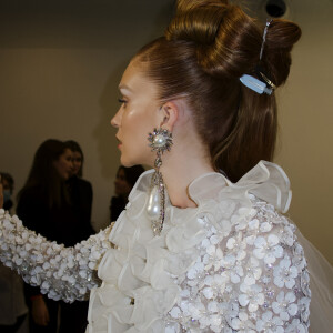Detalhes do vestido de noiva usado por Marina Ruy Barbosa na Paris Fashion Week de Alta Costura