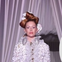 Marina Ruy Barbosa na Paris Fashion Week: atriz encerra desfile com vestido de noiva. 'Sonho realizado'