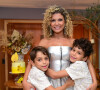 Bárbara Borges com os filhos, Theo e Martin, em sua festa de 44 anos