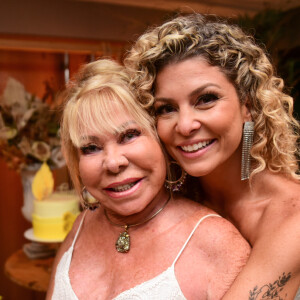 Mãe de Bárbara Borges, Edna Borges prestigiou o aniversário da filha