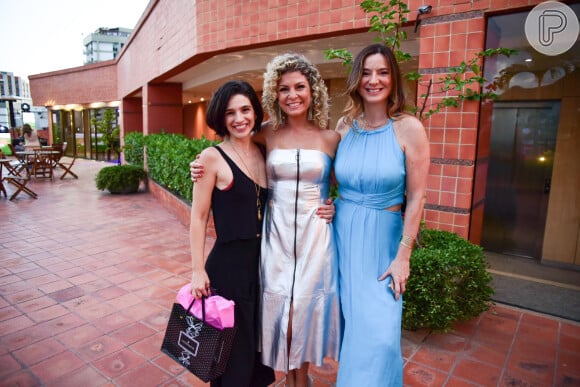 Bárbara Borges em foto com Roberta Gualda e Roberta Fernandes em sua festa de aniversário