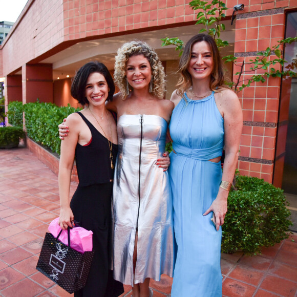Bárbara Borges em foto com Roberta Gualda e Roberta Fernandes em sua festa de aniversário