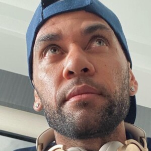 Daniel Alves está sendo acusado de assédio sexual e estupro de uma jovem em boate
