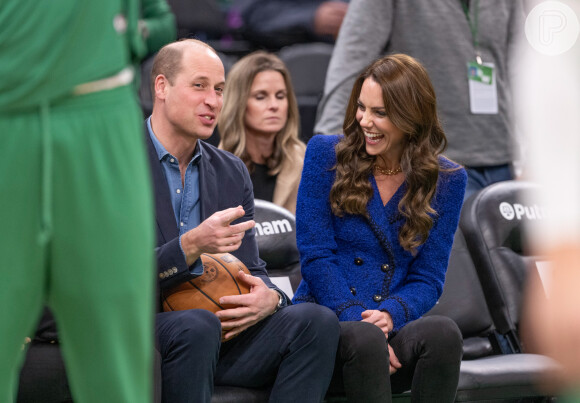 Kate Middleton é dona de fios em comprimento médio e sempre prioriza tons sóbrios no cabelo