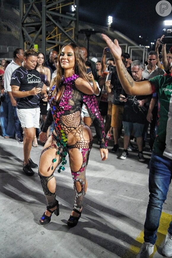 Paolla Oliveira mostrou samba no pé em ensaio da Grande Rio