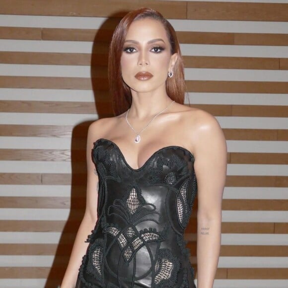 O look de Anitta no Grammy 2023 foi um dos mais elogiados no red carpet do evento