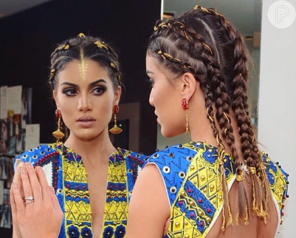 Penteado com trança embutida é opção marcante para o Baile Vogue: a influencer Camila Coelho já apostou nele