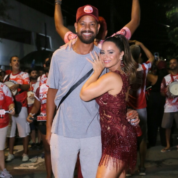 Viviane Araujo teve a companhia de Guilherme Militão