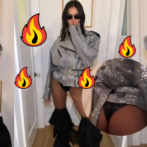 De tirar o fôlego! Bruna Marquezine aposta em look fio-dental e jaqueta brilhosa. Aos detalhes.