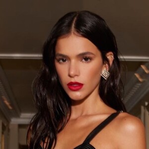 Bruna Marquezine é adepta de produções com tendências apimentadas, como transparência