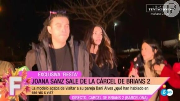 Daniel Alves foi visitado pela mulher, Joana Sanz, na cadeia e logo depois a modelo viajou para a França