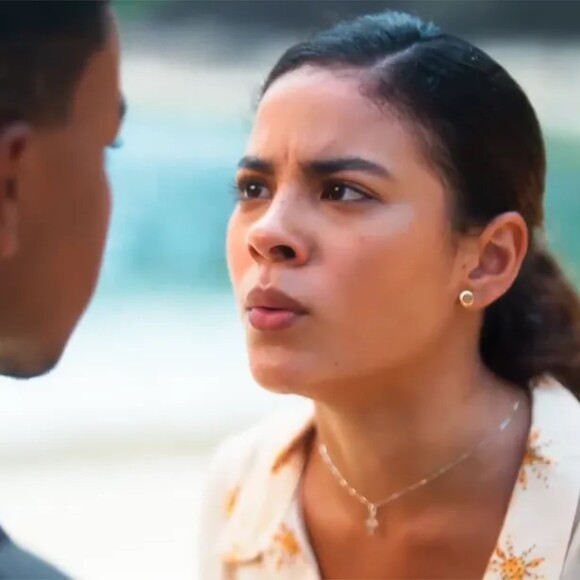 Na novela 'Vai na Fé', Yuri (Jean Paulo Campos) irritou Jenifer (Bella Campos) ao roubar beijo da garota