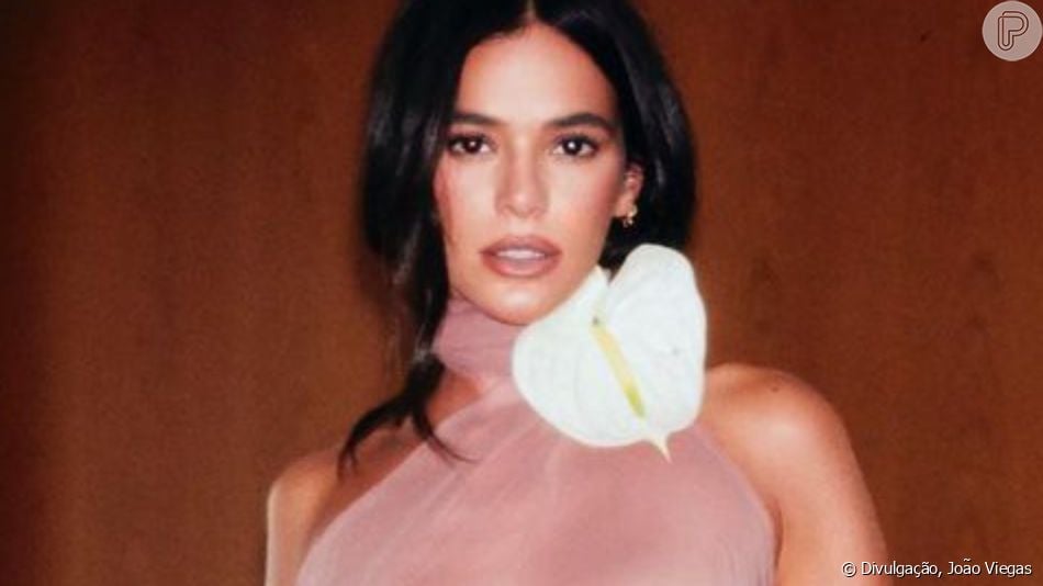 Fotos Bruna Marquezine Sem Suti Posa Com Look Transparente Exibe Calcinha E Corpo Da Atriz