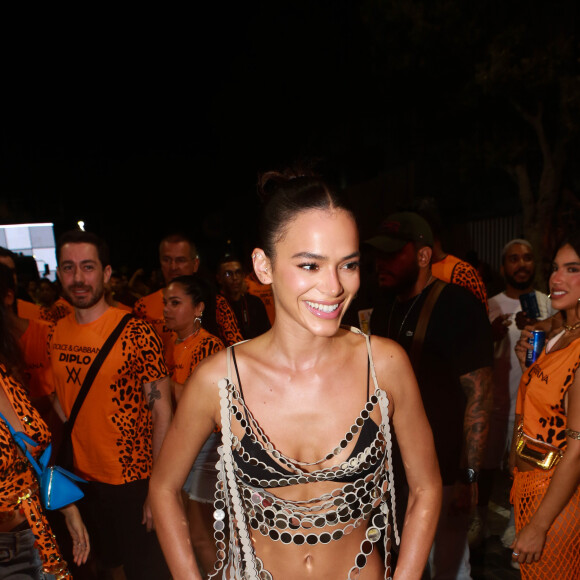Bruna Marquezine está curtindo o trio Major Lazer