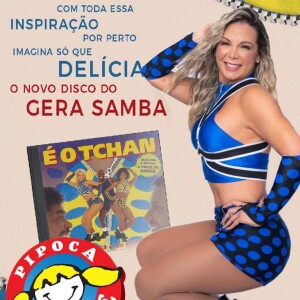 Carla Perez posou com o look ao lado da capa do CD do É o Tchan