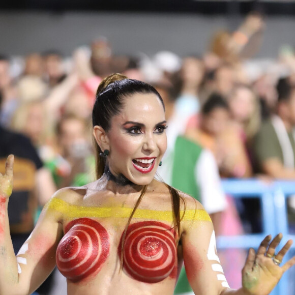 Mulher Melão vem arrasando na Mangueira desde o ensaio técnico na última semana