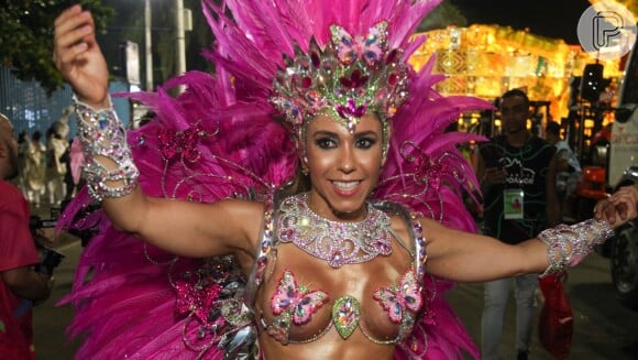 Mulher Melão usa look de R$ 150 mil em desfile da Mangueira