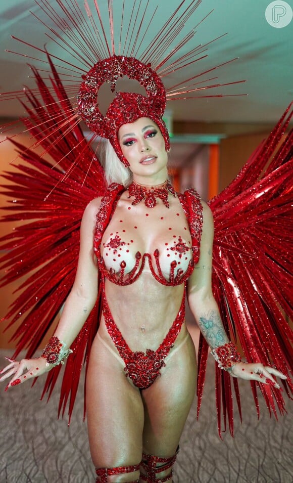 Carnaval 2023: fantasia da rainha de bateria da X-9 Paulistana, Ingrid Mantovani somava 30 mil cristais