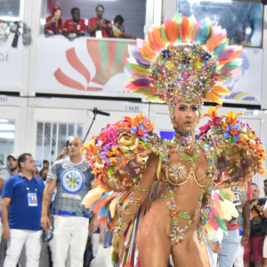 Fantasia de Sabrina Sato é obra do estilista Henrique Filho