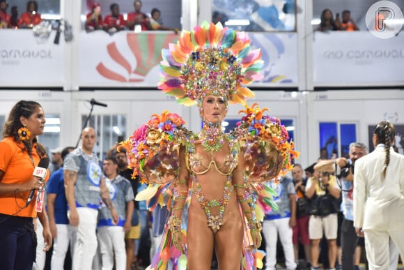 Carnaval 2023: Sabrina Sato valorizou corpão em look cavado