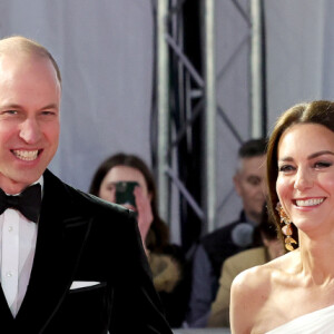 Kate Middleton escolheu produção elegante em preto e branco para usar no BAFTA 2023