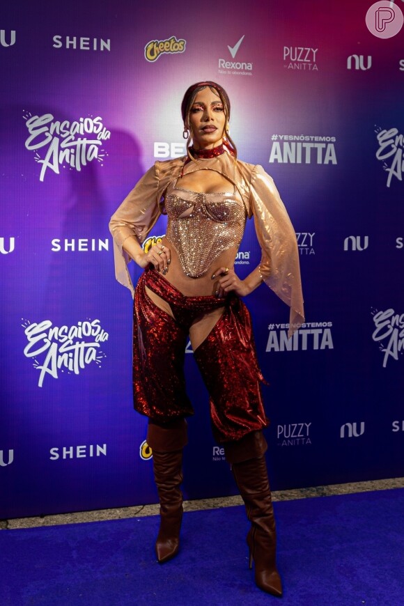 Anitta usou looks inspirados em mulheres guerreiras