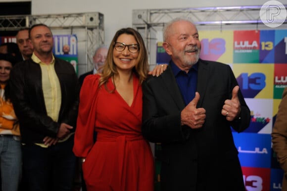 Antonia Fontenelle criticou roupa escolhida por Janja para posse de Lula, comparando com a escola do Rio de Janeiro