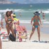 Christine Fernandes mostra boa forma ao curtir praia do Rio de Janeiro