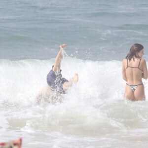 Jade Picon se divertiu com mergulho do irmão, Luca Picon, no mar do Rio de Janeiro