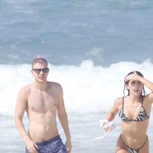 Jade Picon foi com o irmão, Luca Picon, à praia