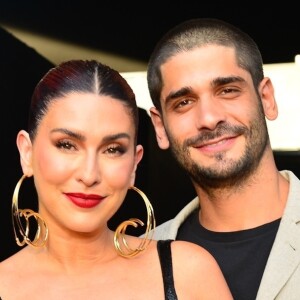 Victor Sampaio e Fernanda Paes Leme esbanjaram simpatia no casamento de Carol Sampaio