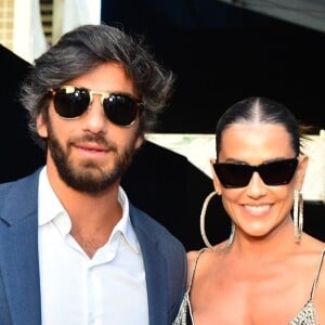 Deborah Secco e Hugo Moura prestigiaram casamento de Carol Sampaio