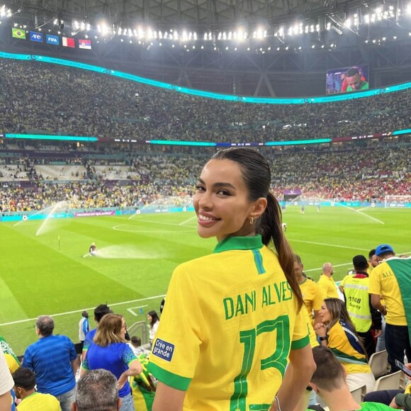 Joana Sanz questionou os fãs se deveria fazer o mesmo que Shakira e lançar música