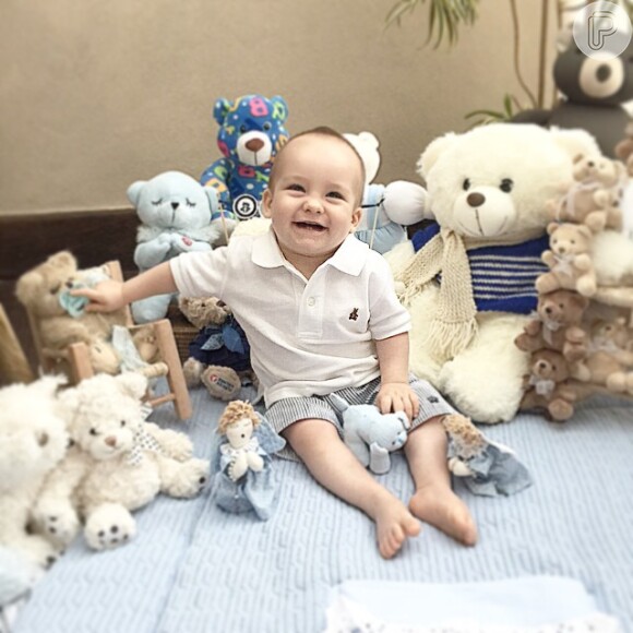 Ana Hickmann festeja 10 meses do filho, Alexandre, nesta quarta-feira, 7 de janeiro de 2015