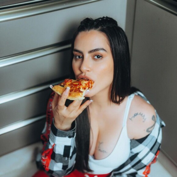 Cleo revelou ter passado por episódios de compulsão alimentar