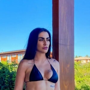 Cleo atualmente vem ostentando um corpo magro